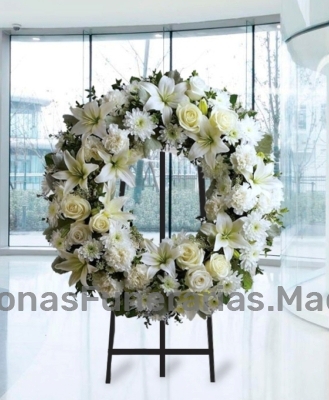 Corona de flores funerarias en Madrid